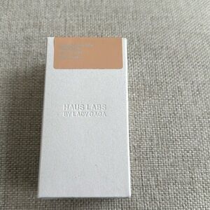 Haus Labs by Lady Gaga foudnation 160 light neutral